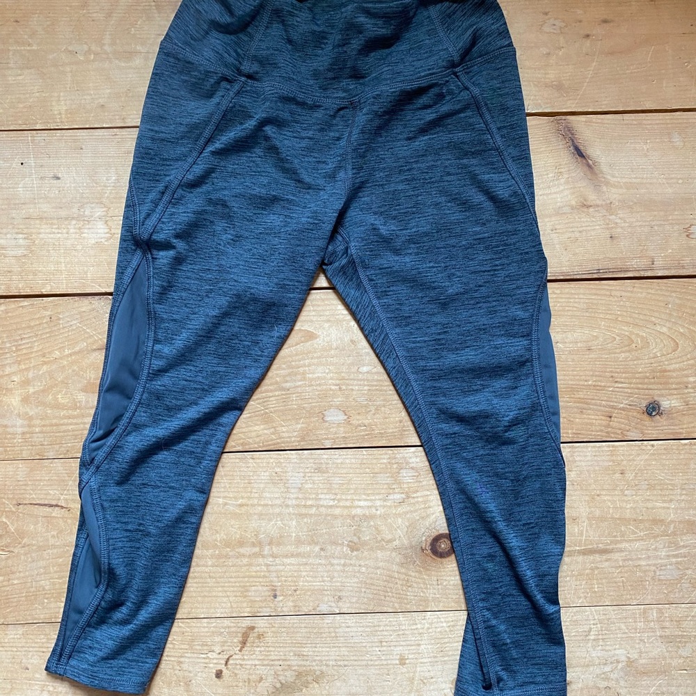 3/4 length dark grey leggings